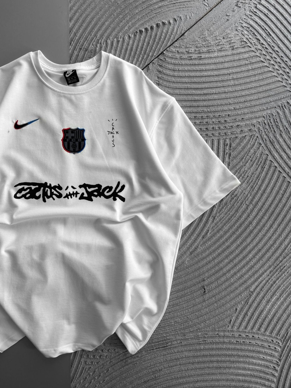 BİSİKLET YAKA NK BARCA HOLOGRAM OVERSİZE TSHİRT BEYAZ
