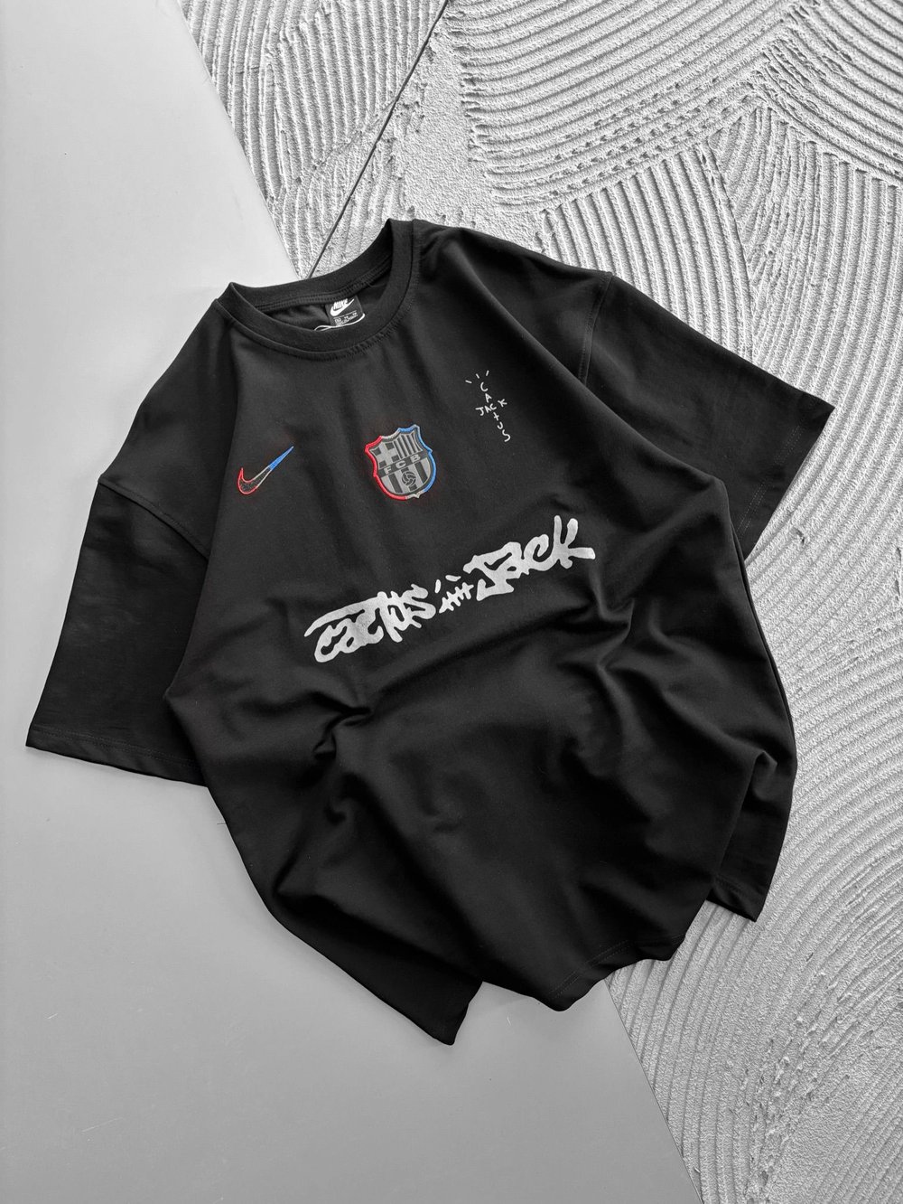 BİSİKLET YAKA NK BARCA HOLOGRAM OVERSİZE TSHİRT SİYAH