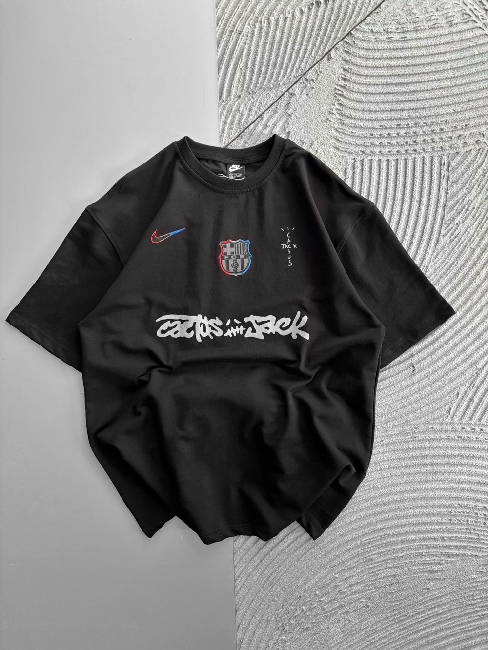 BİSİKLET YAKA NK BARCA HOLOGRAM OVERSİZE TSHİRT SİYAH