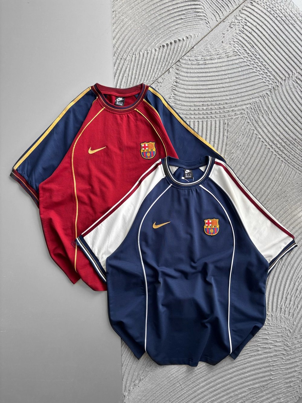 BİSİKLET YAKA NK BARCA NAKISLI ORTA BİYELİ OVERSİZE TSHİRT LACİVERT