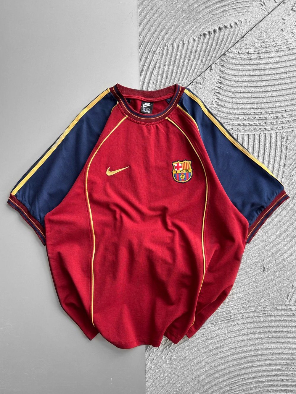 BİSİKLET YAKA NK BARCA NAKISLI ORTA BİYELİ OVERSİZE TSHİRT BORDO
