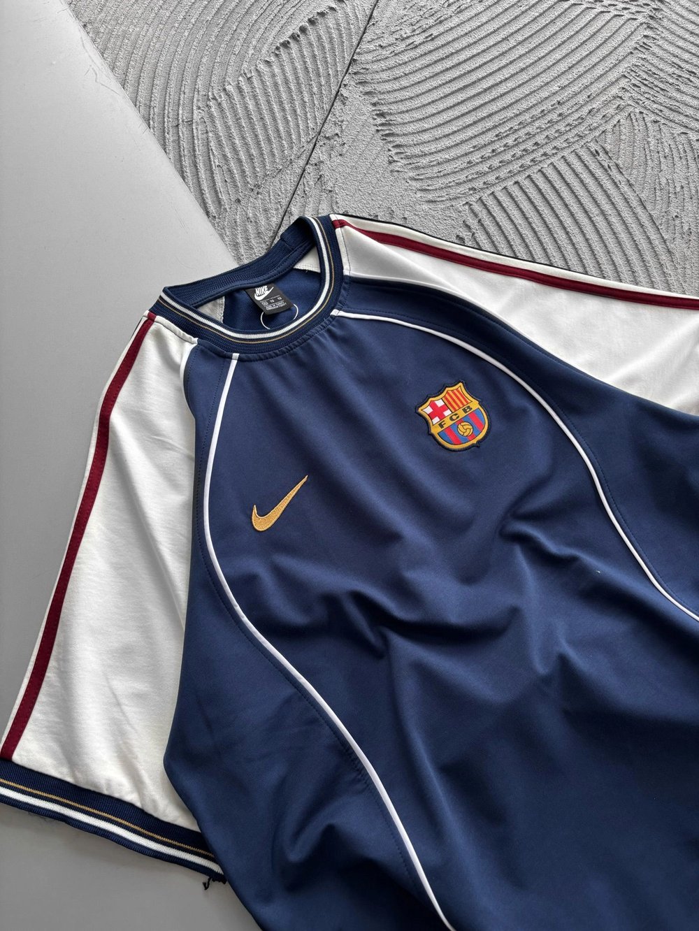 BİSİKLET YAKA NK BARCA NAKISLI ORTA BİYELİ OVERSİZE TSHİRT LACİVERT