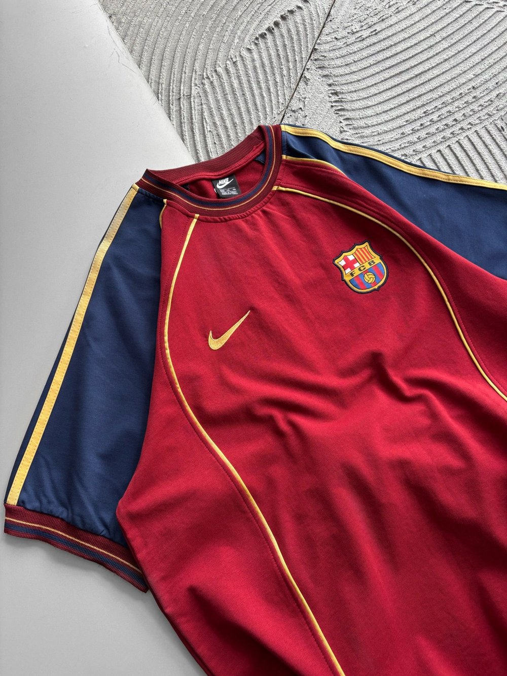 BİSİKLET YAKA NK BARCA NAKISLI ORTA BİYELİ OVERSİZE TSHİRT BORDO