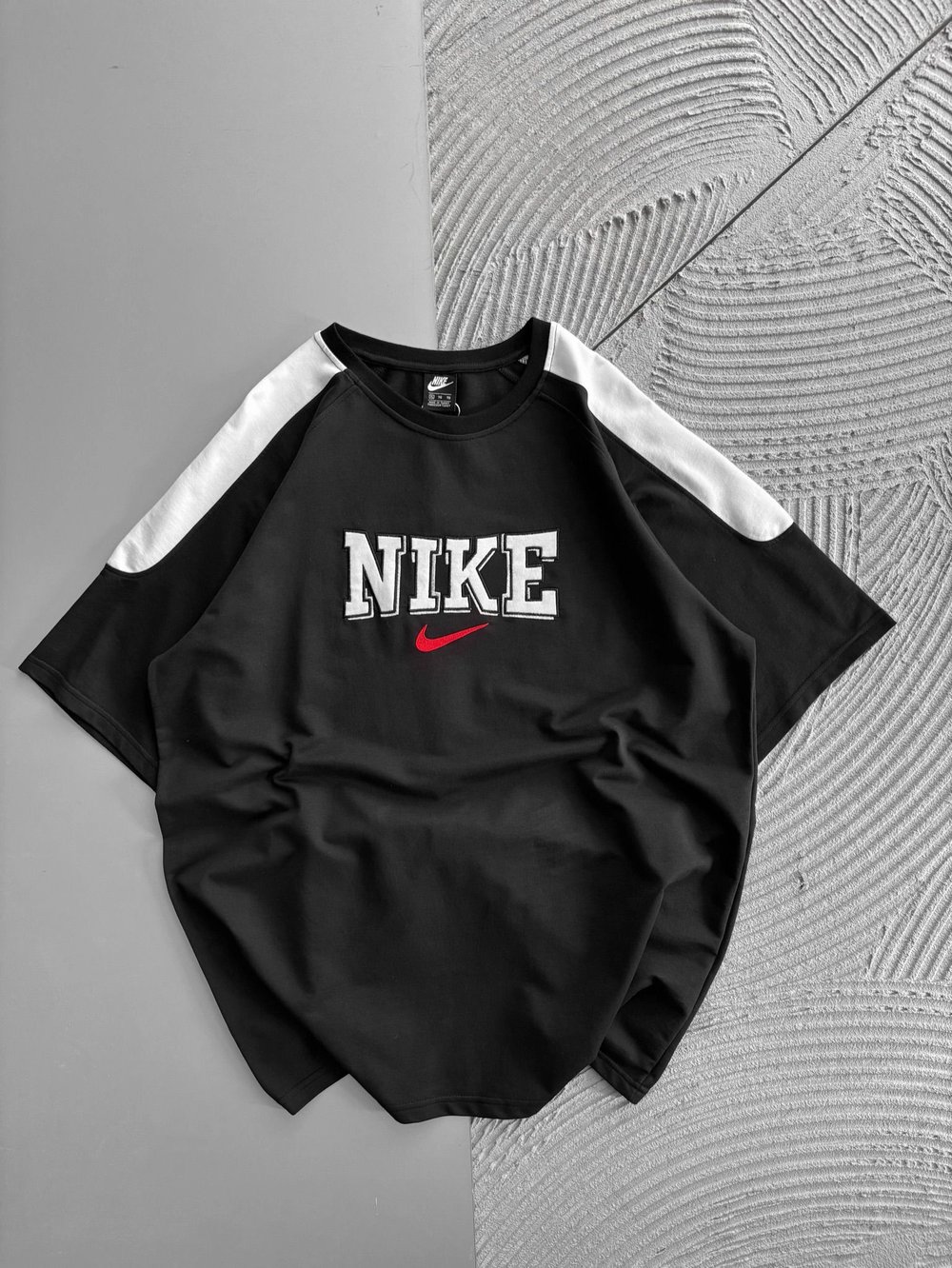 BISIKLET YAKA NK NAKIŞLI KOL PARCA DETAY OVERSIZE TSHIRT SİYAH