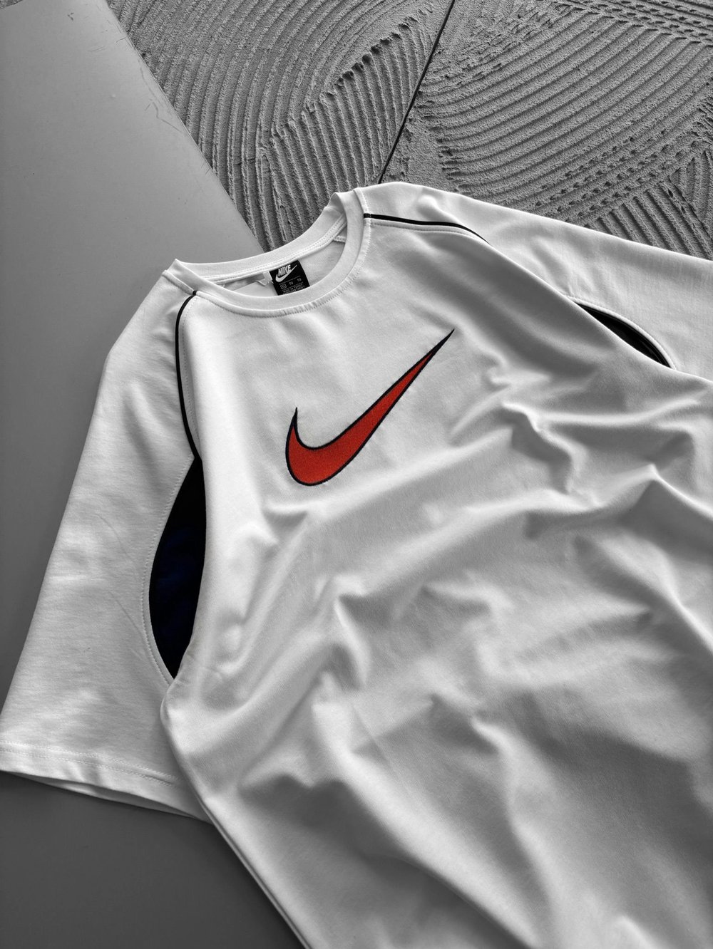 BİSİKLET YAKA NK ORTA NAKIŞLI KOLTUK ALTI PARCA DETAY OVERSIZE TSHIRT BEYAZ