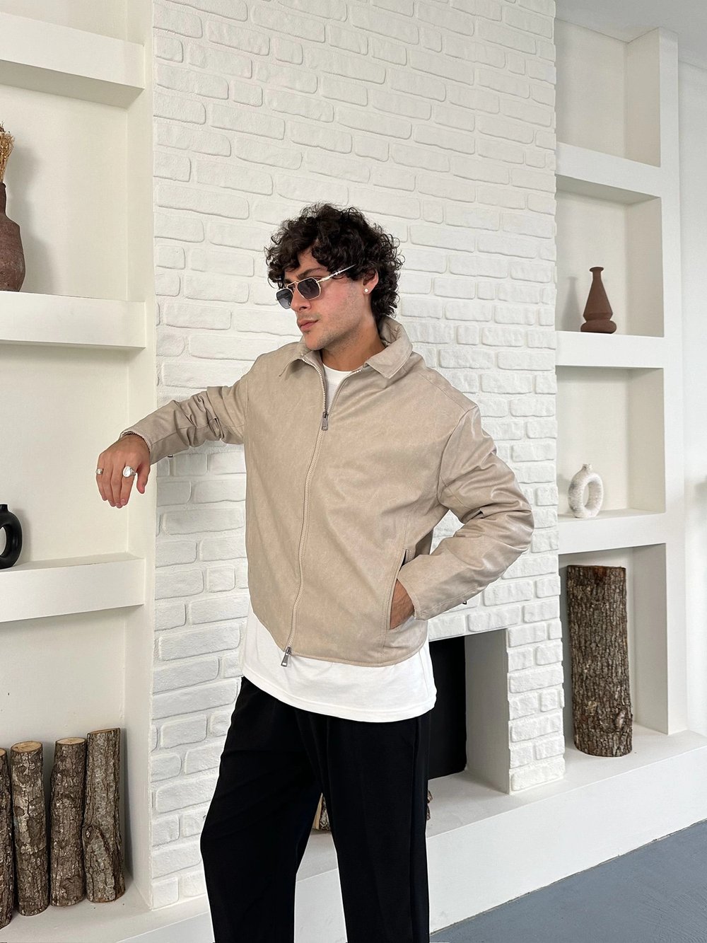 ÇAPRAZ DİKİŞ ESKİTME DERİ CEKET KREM