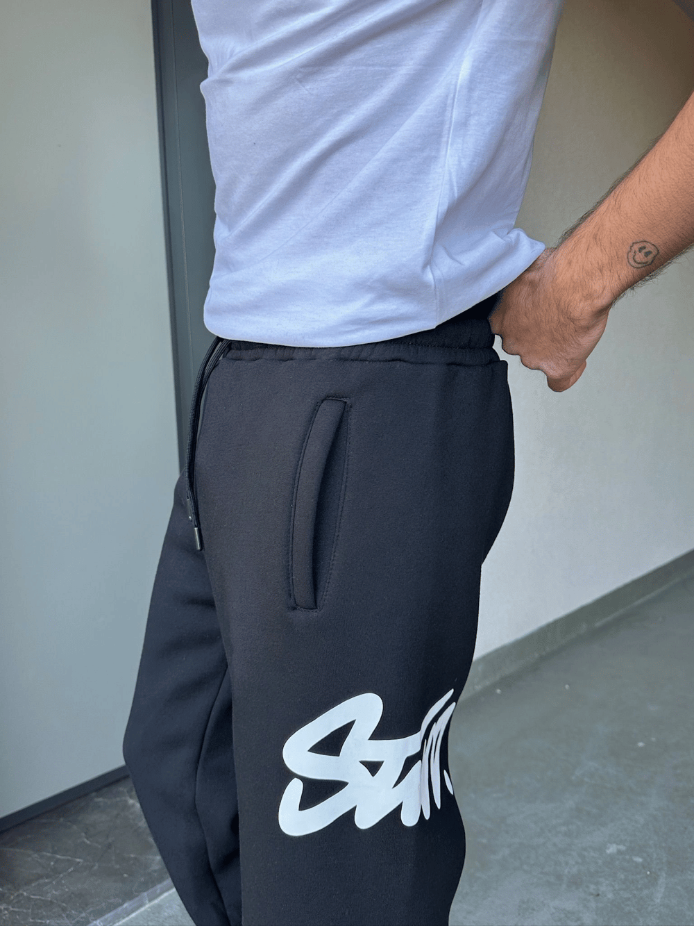 ÖZEL SERİ BÜYÜK BASKI STW PAÇA AYARLANABİLİR BAGGY EŞOFMAN ALTI SİYAH