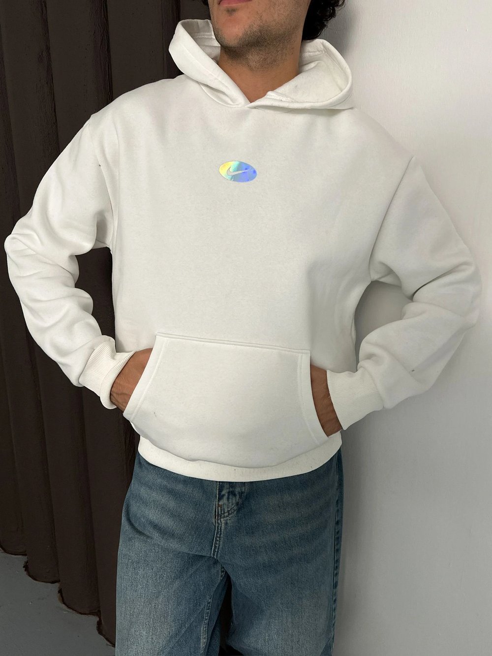 ÖZEL SERİ NK HOLOGRAM BASKI OVERSİZE KAPÜŞONLU SWEAT BEYAZ
