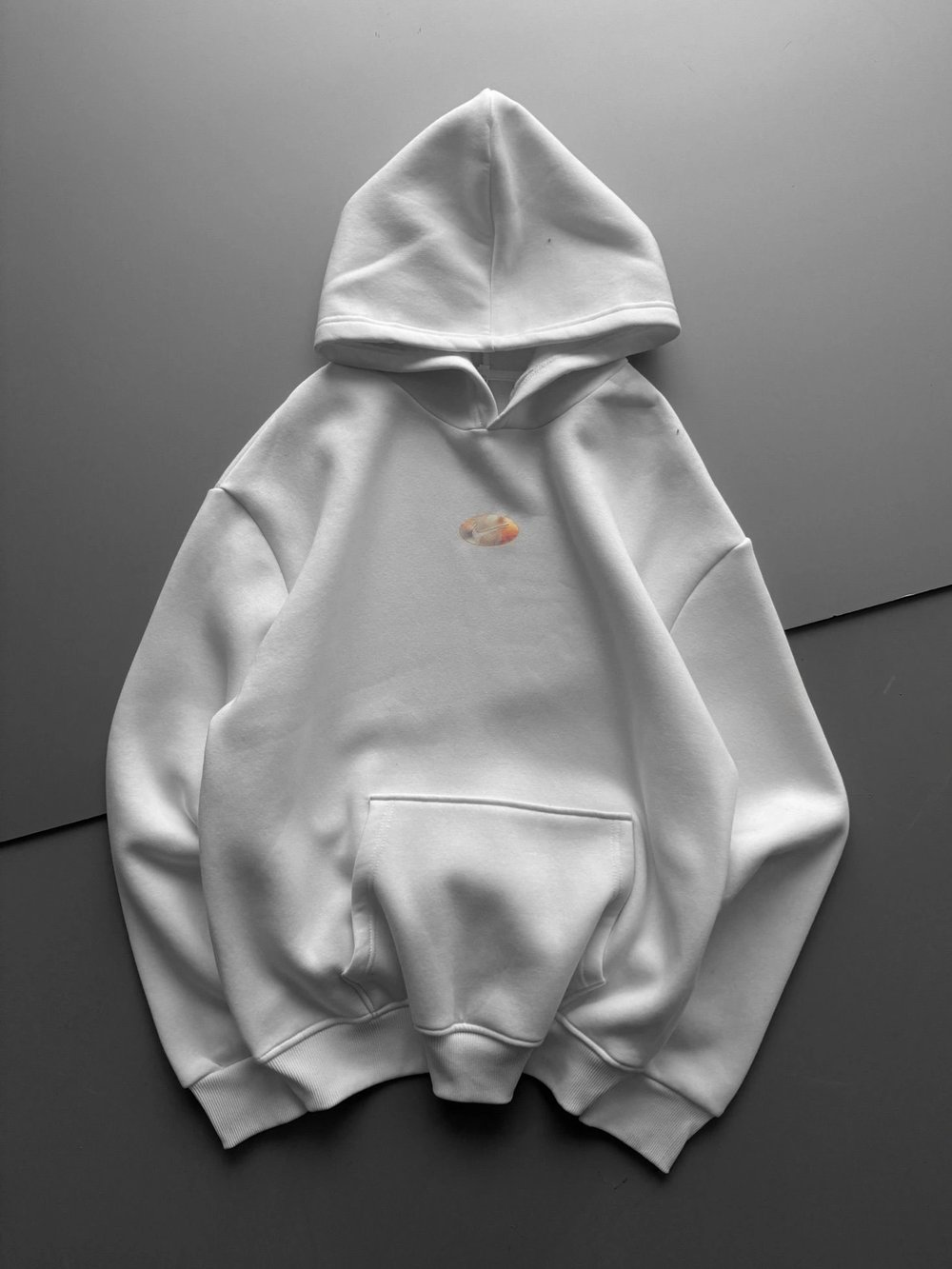 ÖZEL SERİ NK HOLOGRAM BASKI OVERSİZE KAPÜŞONLU SWEAT BEYAZ