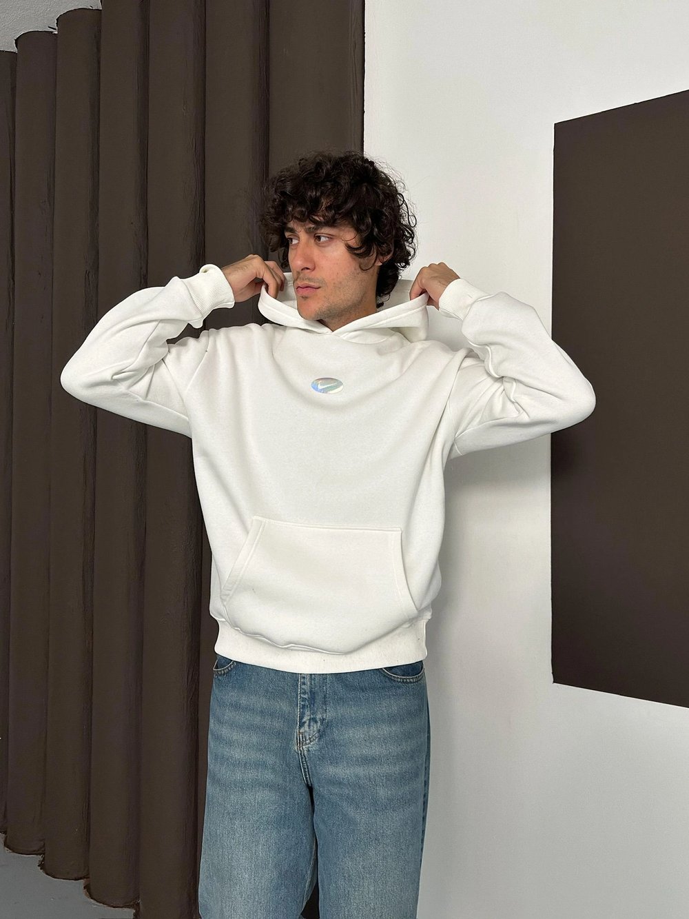 ÖZEL SERİ NK HOLOGRAM BASKI OVERSİZE KAPÜŞONLU SWEAT BEYAZ