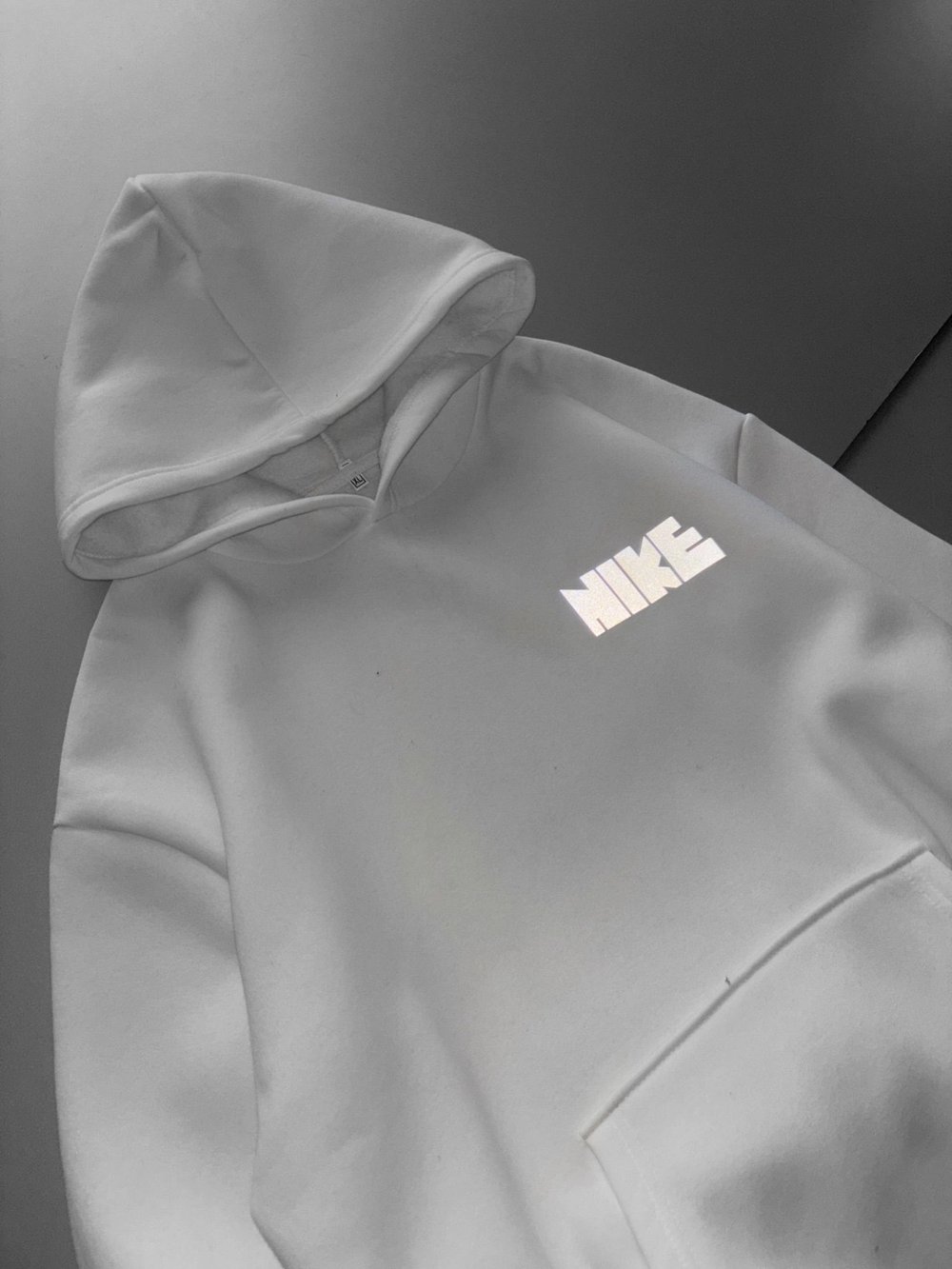 ÖZEL SERİ NK REFLEKTÖRLÜ OVERSİZE KAPÜŞONLU SWEAT BEYAZ