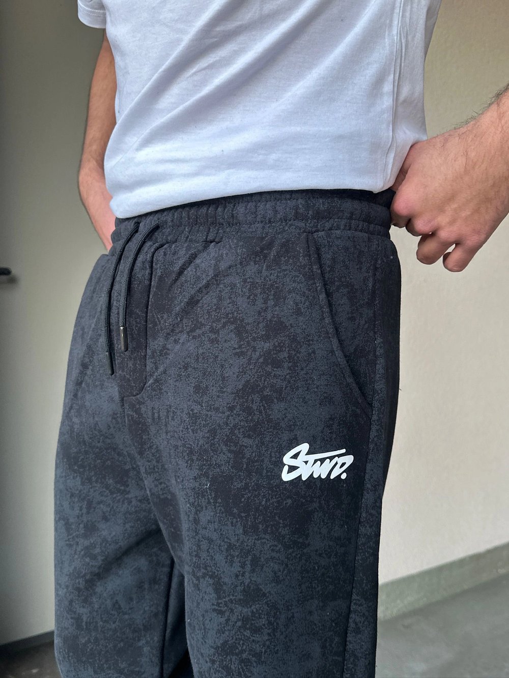 ÖZEL SERİ YIKAMALI KÜÇÜK BASKI PAÇA AYARLANABİLİR BAGGY EŞOFMAN ALTI SİYAH
