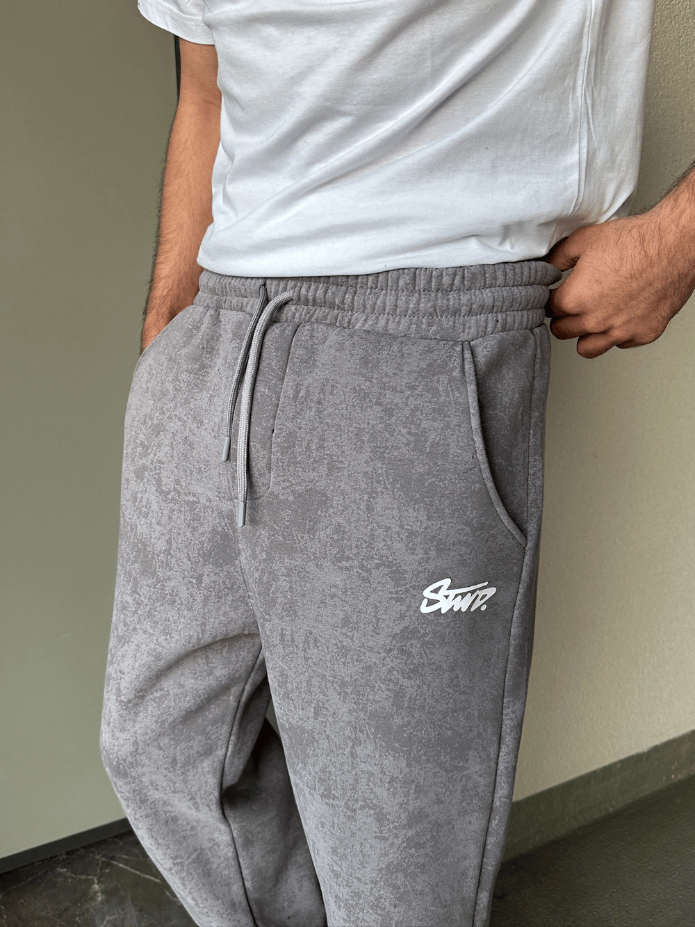 ÖZEL SERİ YIKAMALI KÜÇÜK BASKI PAÇA AYARLANABİLİR BAGGY EŞOFMAN ALTI GRİ