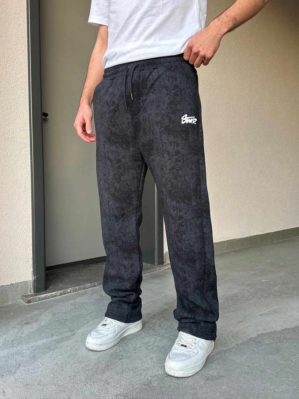 ÖZEL SERİ YIKAMALI KÜÇÜK BASKI PAÇA AYARLANABİLİR BAGGY EŞOFMAN ALTI SİYAH