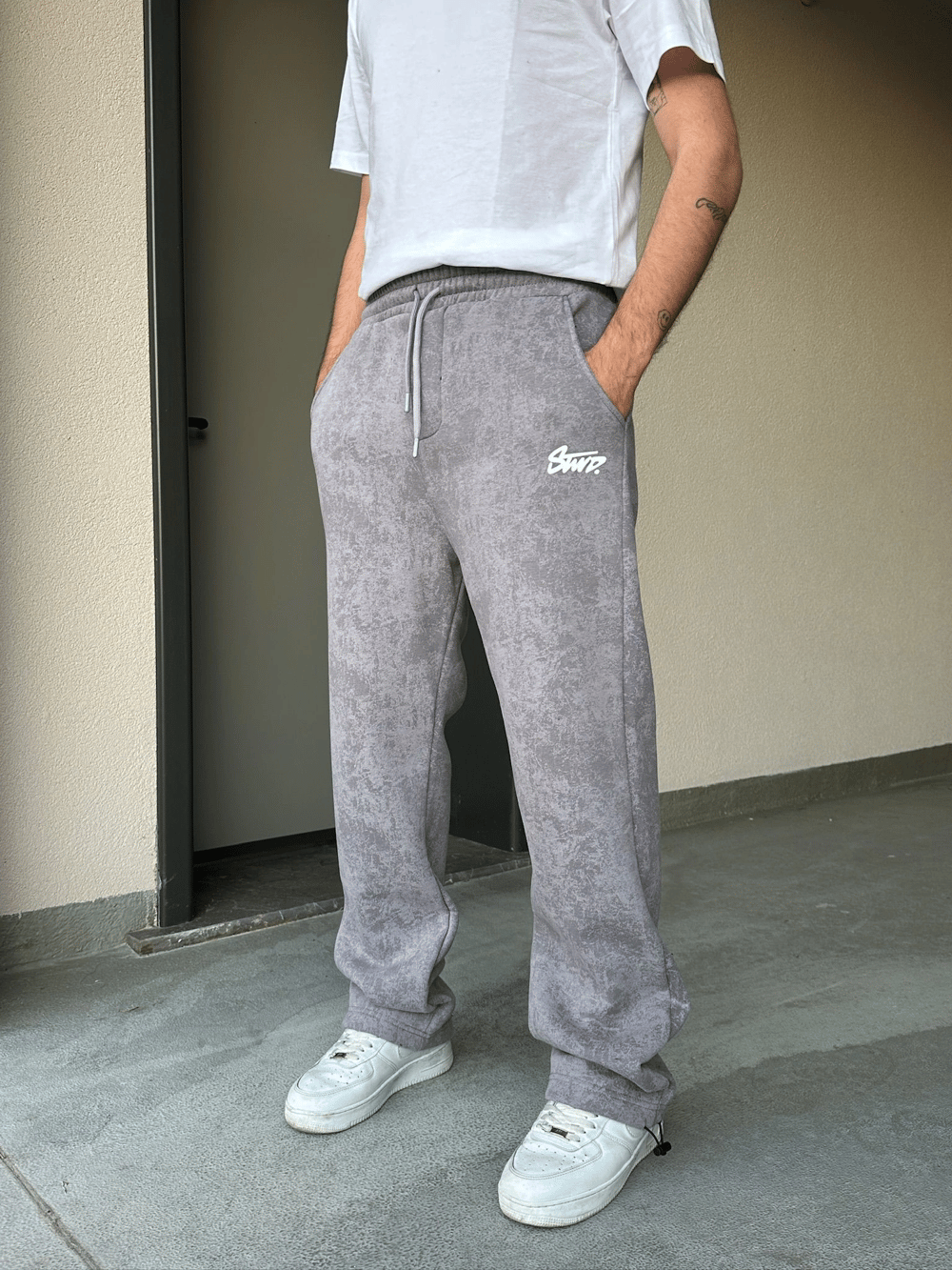 ÖZEL SERİ YIKAMALI KÜÇÜK BASKI PAÇA AYARLANABİLİR BAGGY EŞOFMAN ALTI GRİ