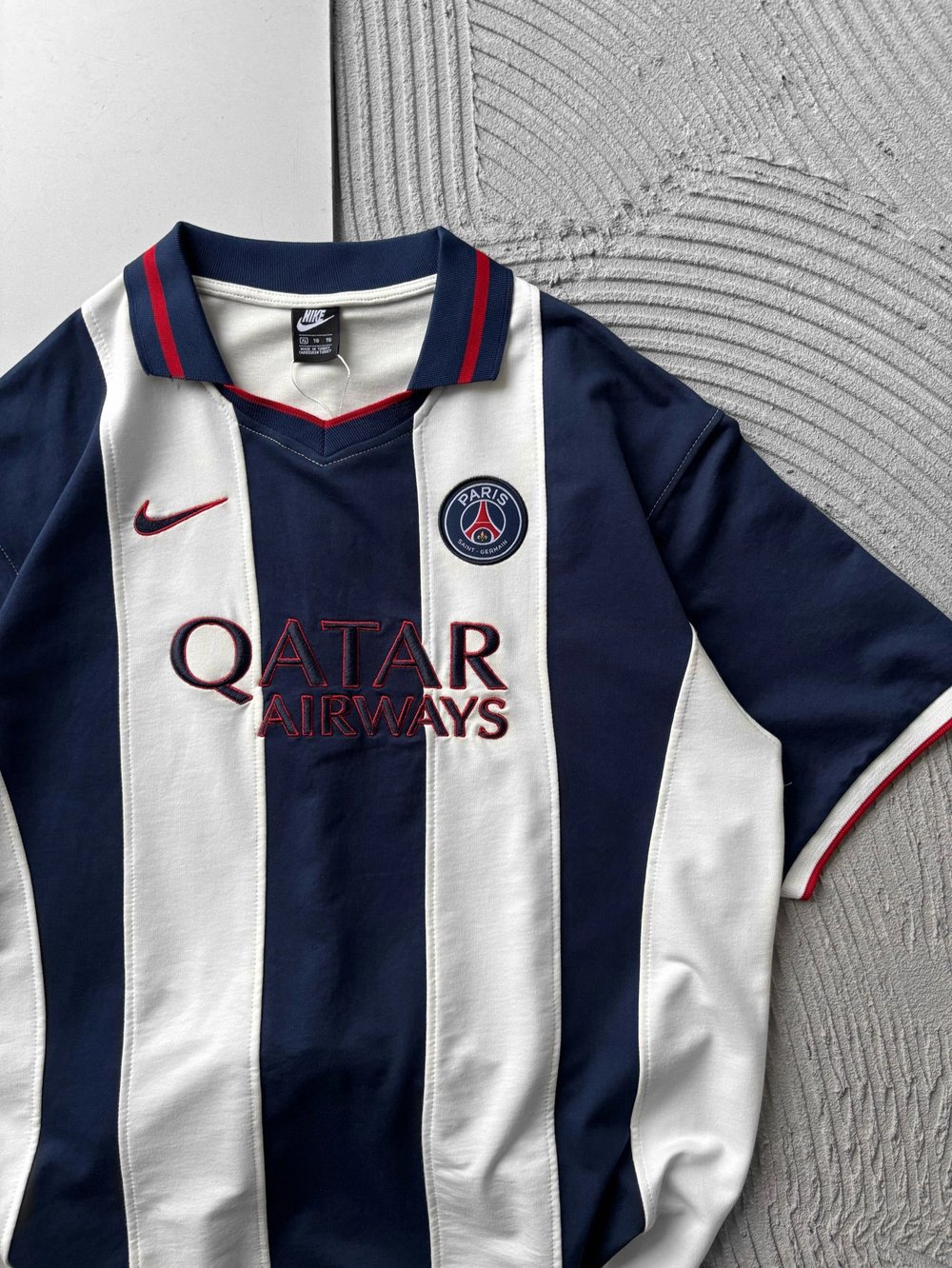 POLO YAKA SERİTLİ PSG NAKIS OVERSİZE TSHİRT