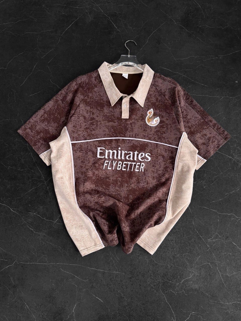 POLO YAKA YIKAMALI RM NAKIŞ OVERSIZE TSHIRT KAHVE