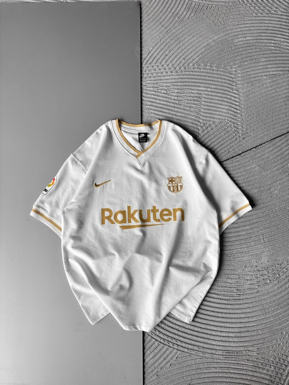 RAKU V YAKA BASKILI OVERSİZE TSHİRT BEYAZ