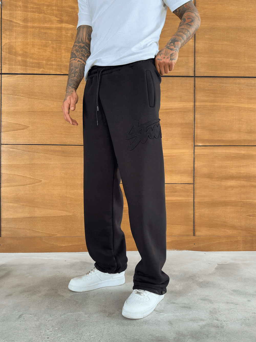 YAN BÜYÜK NAKIŞLI STW BAGGY EŞOFMAN SİYAH
