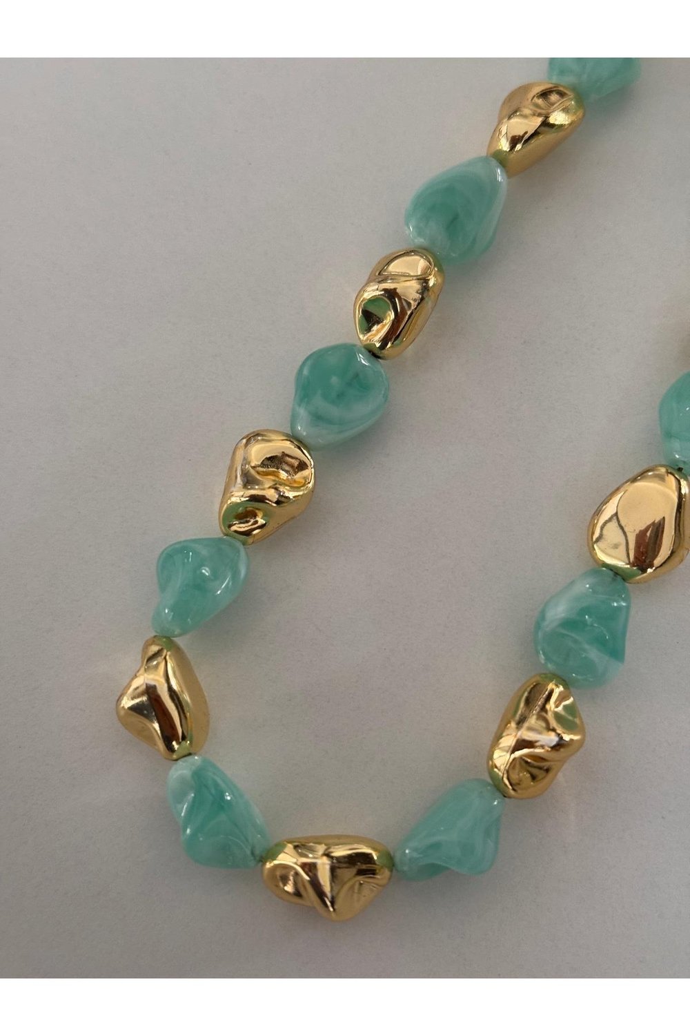 Asimetrik Model Gold Detaylı Gösterişli Kolye | Kemik Görünüm Kolye