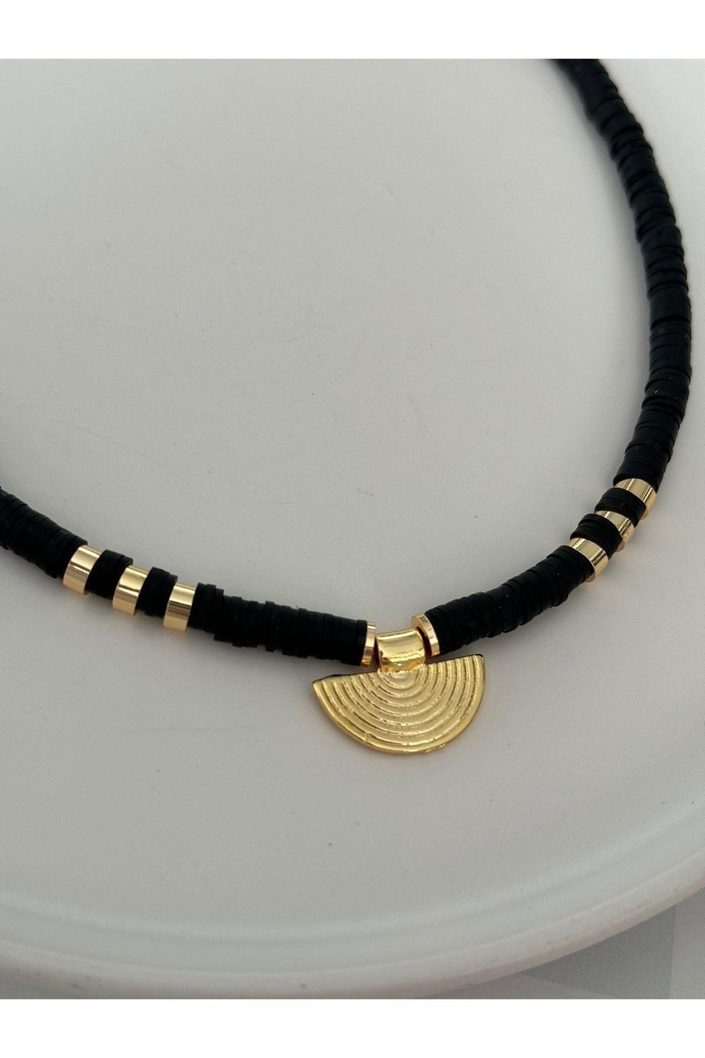 Gold Aparatlı Siyah Fimo Kolye