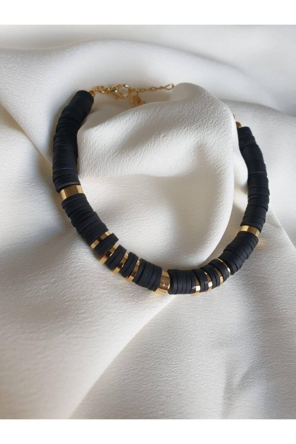 Gold Rondela Detaylı Beyaz Fimo Bileklik