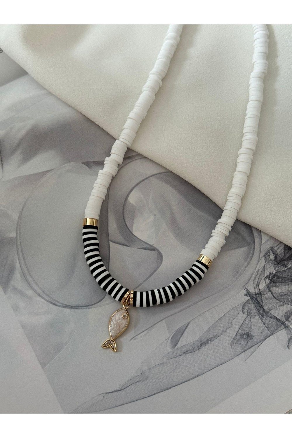 Mini Balıklı Siyah Beyaz Fimo Kolye