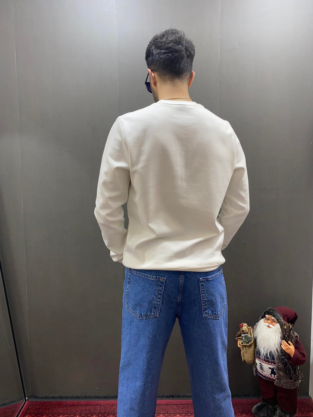 Beyaz Minimal Baskılı Sweatshirt