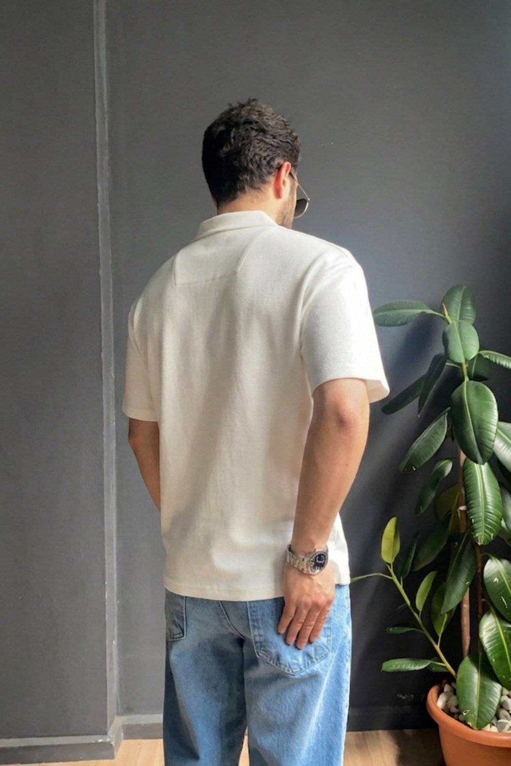 Beyaz Pike Kumaş Göğüs Nakışlı Polo Yaka Tişört
