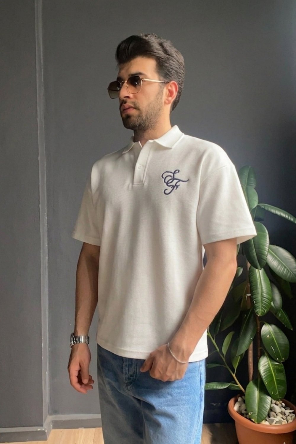 Beyaz Pike Kumaş Göğüs Nakışlı Polo Yaka Tişört
