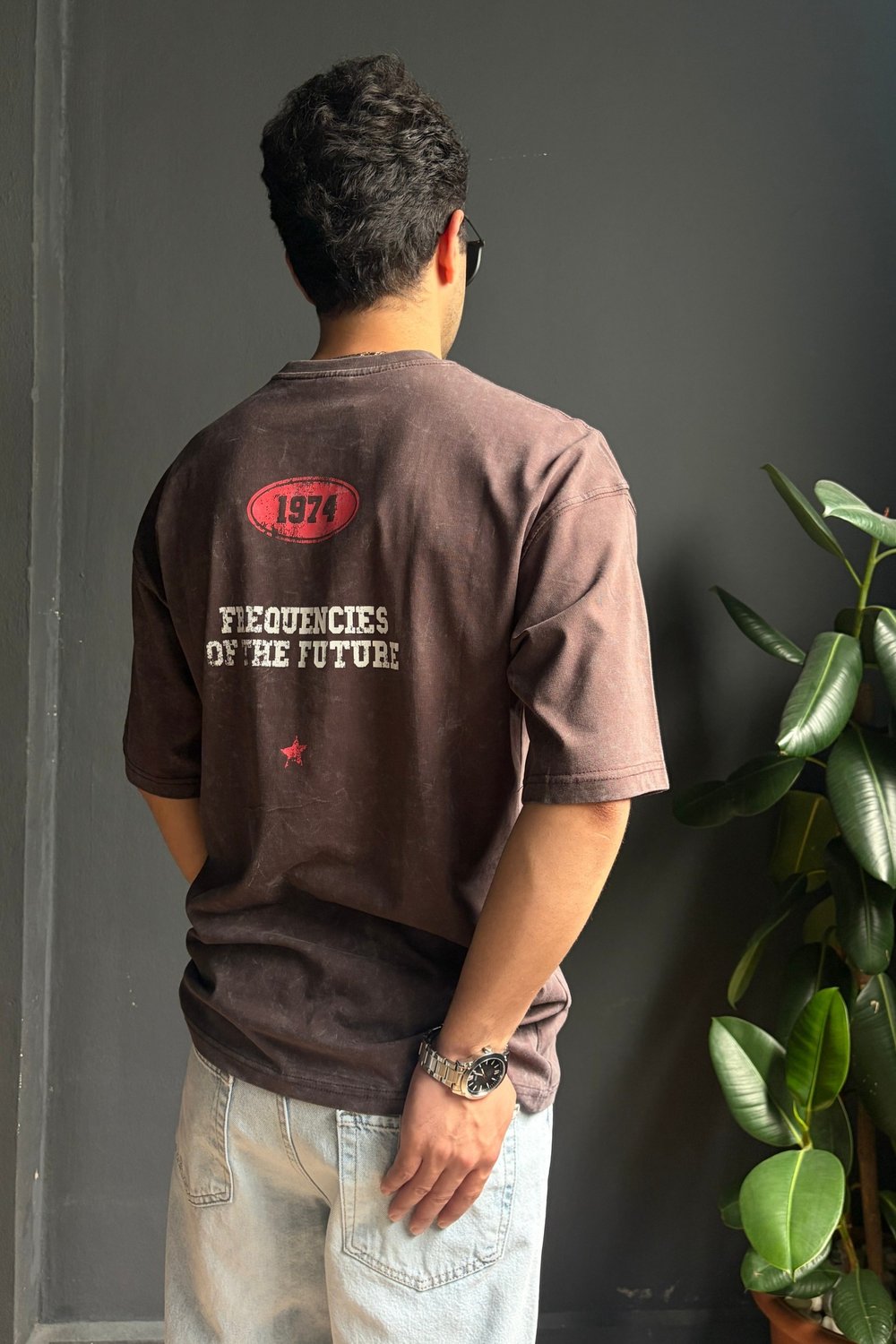Kahve Vortex Pulse Baskılı Yıkamalı Oversize Tişört