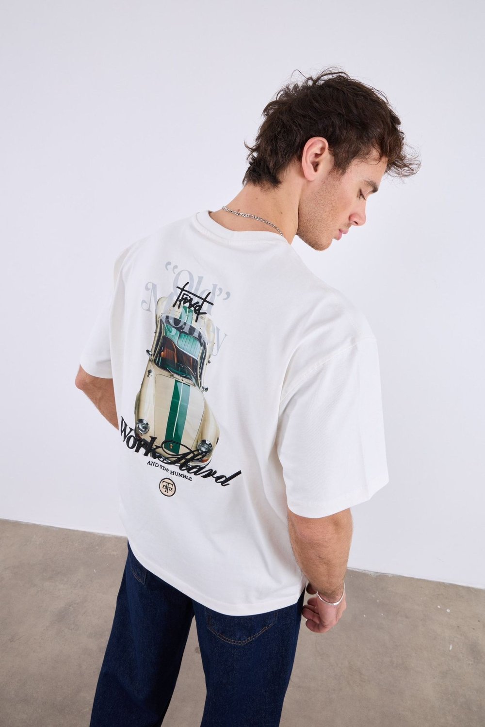 Old Money Porsche Sırt Baskılı T-shirt Beyaz
