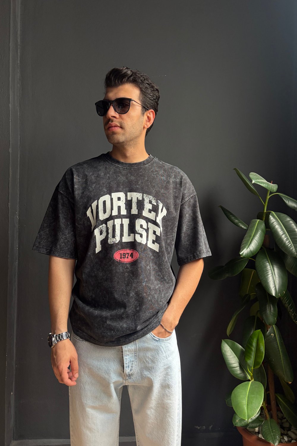 Siyah Vortex Pulse Baskılı Yıkamalı Oversize Tişört