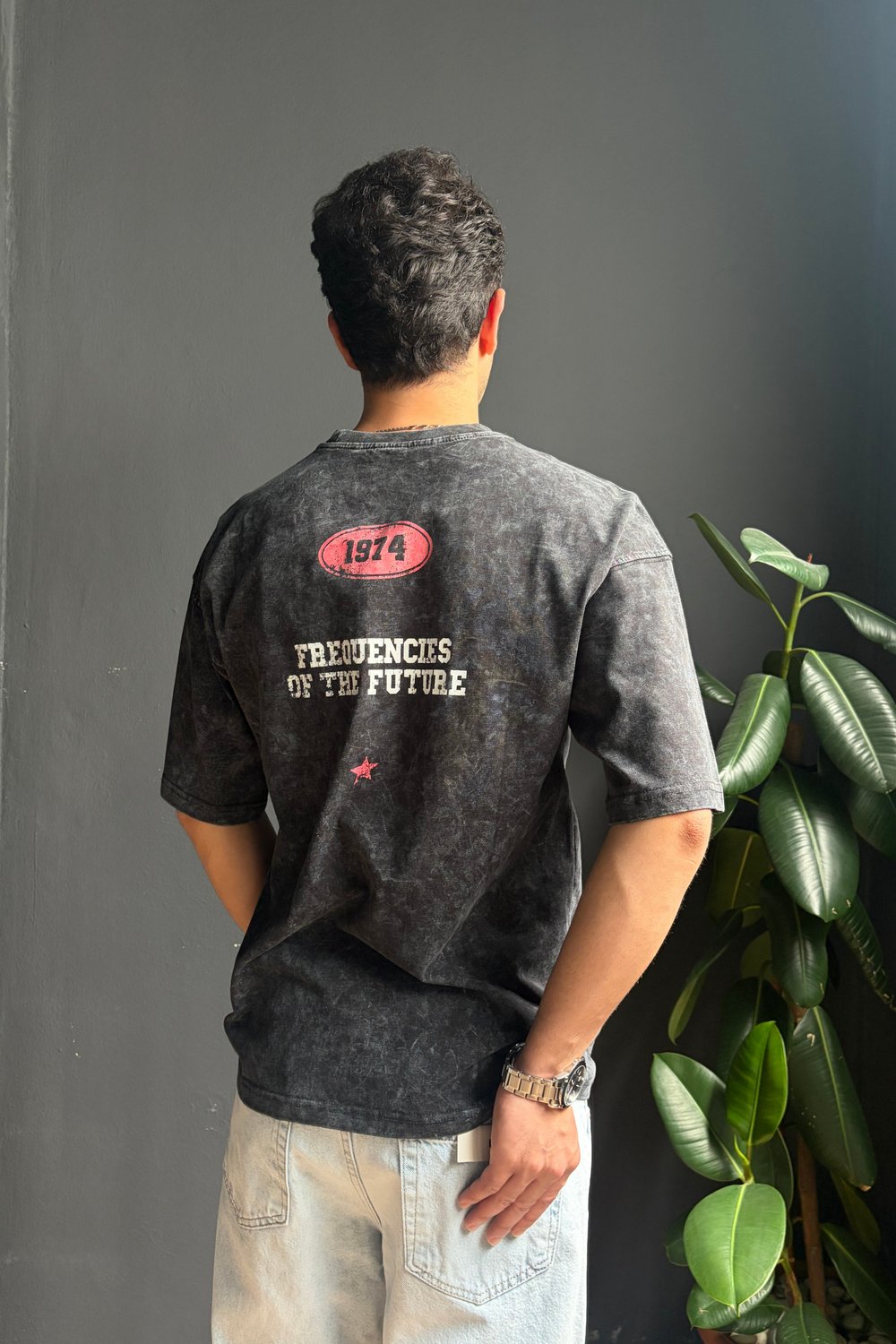 Siyah Vortex Pulse Baskılı Yıkamalı Oversize Tişört