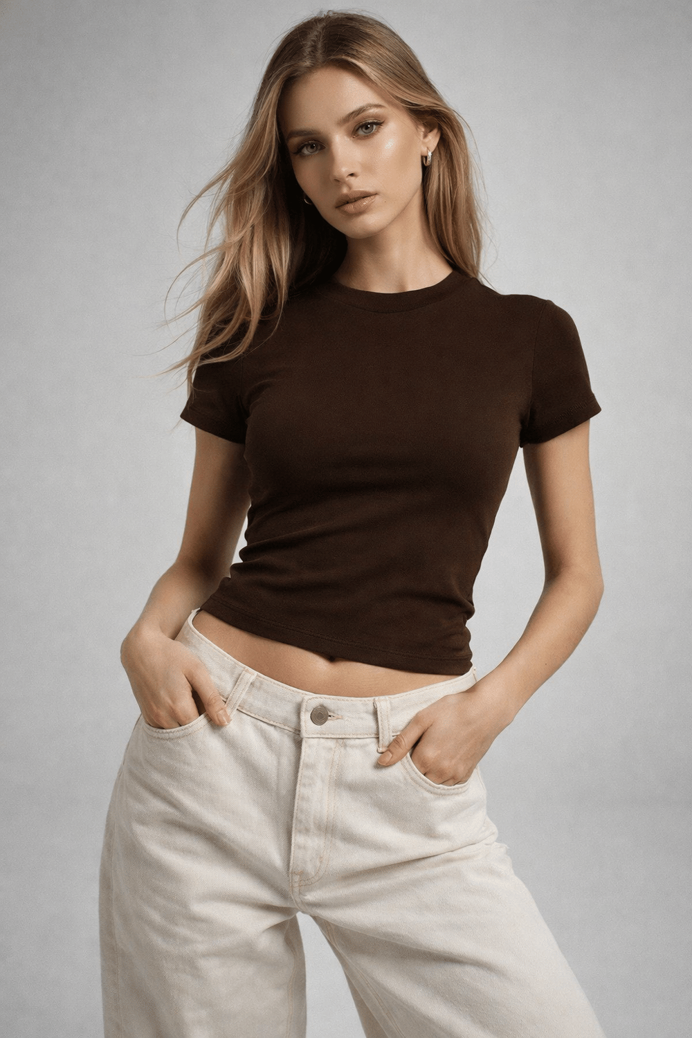  Kadın Kahverengi Slim Fit Bisiklet Yaka Kısa Kollu Crop Tişört