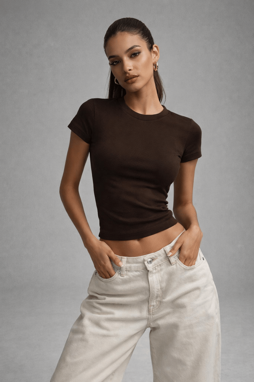  Kadın Kahverengi Slim Fit Bisiklet Yaka Kısa Kollu Crop Tişört