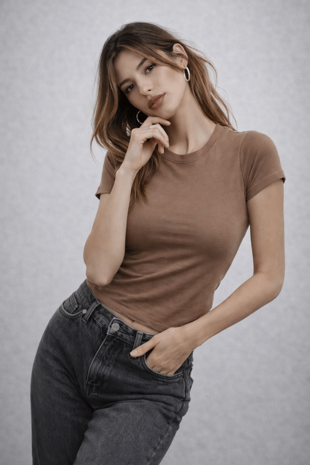 Kadın Açık Kahve Bisiklet Yaka Vücuda Oturan Slim Fit Crop Tişört