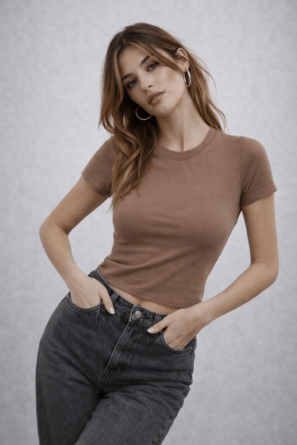 Kadın Açık Kahve Bisiklet Yaka Vücuda Oturan Slim Fit Crop Tişört