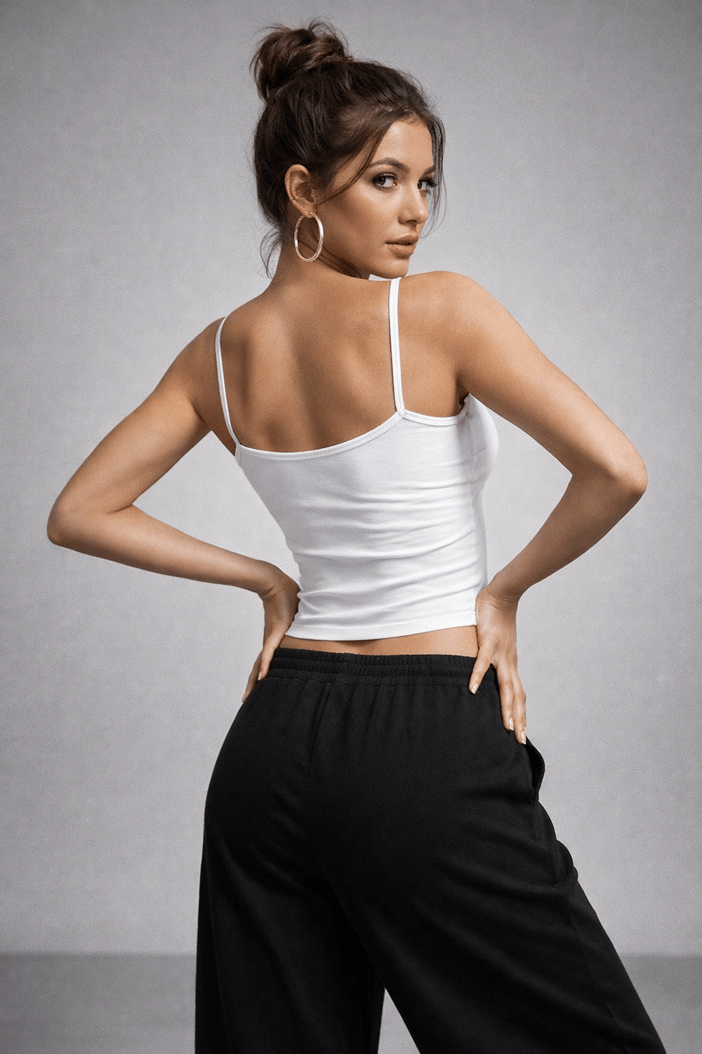 Kadın Beyaz Slim Fit Bisiklet Yaka Askılı Crop Atlet