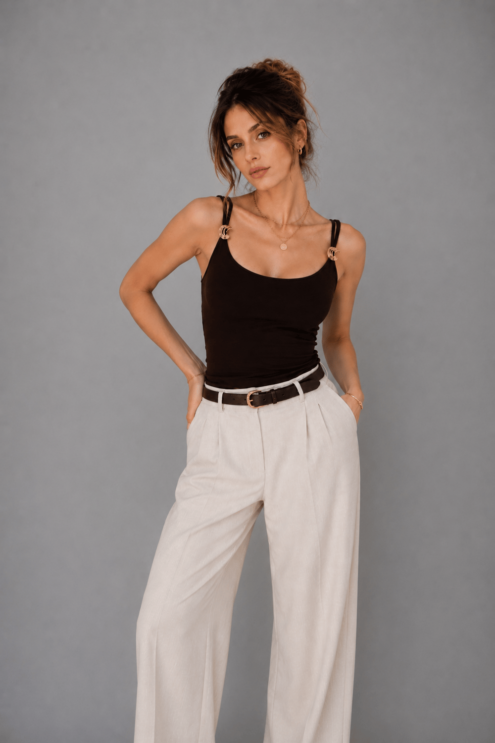 Kadın Kahverengi Aksesuar Detaylı İp Askılı Slim Fit Bluz