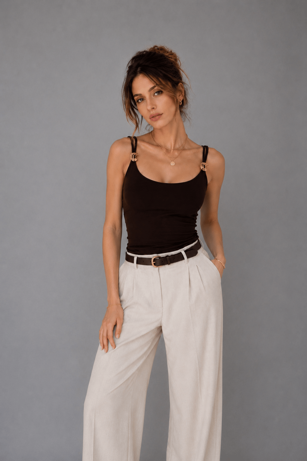 Kadın Kahverengi Aksesuar Detaylı İp Askılı Slim Fit Bluz