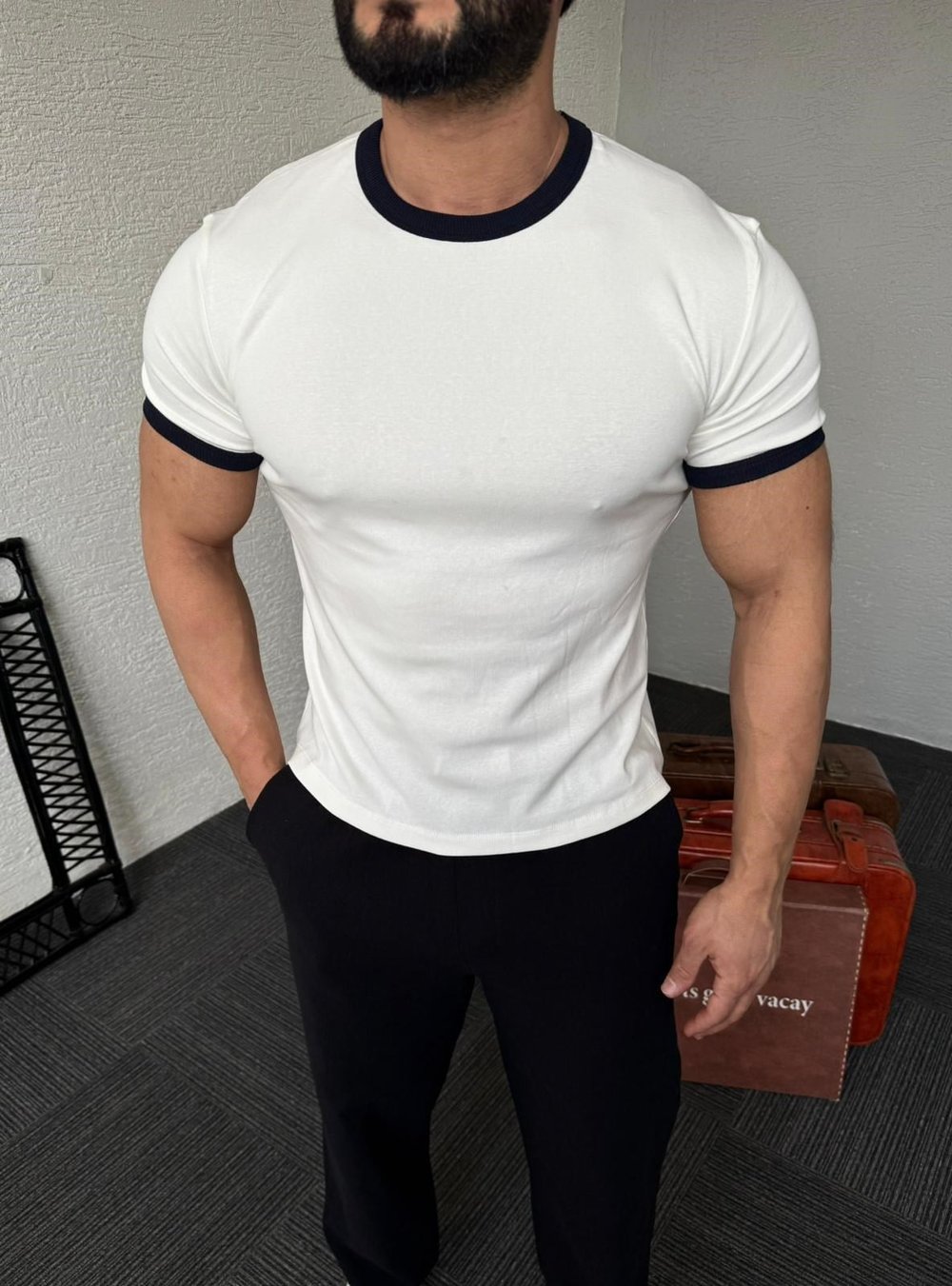 Beyaz Şerit Detay Crop Tişört
