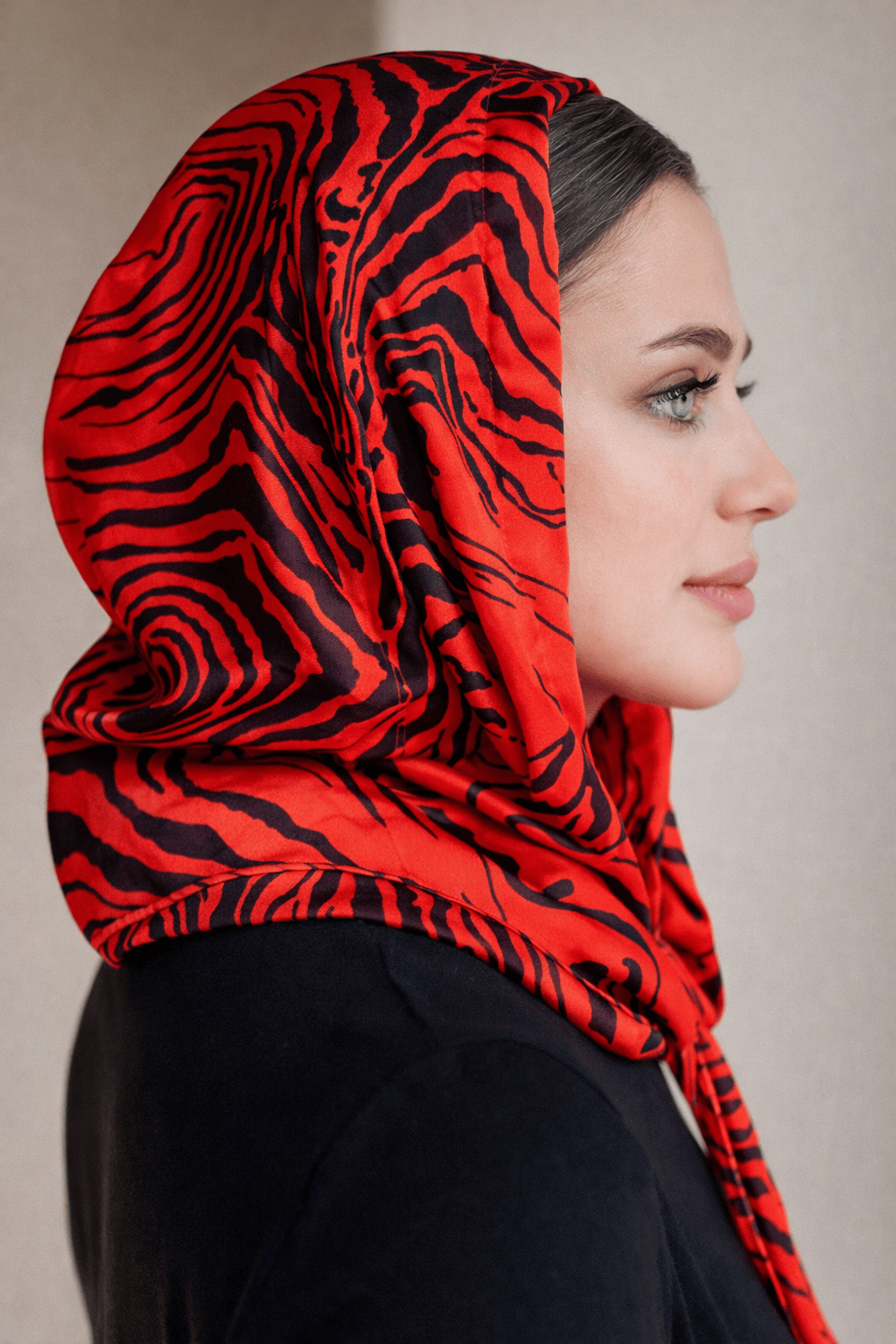 KIRMIZI LEOPAR DESENLİ BONE