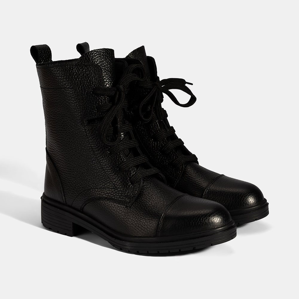 Kadın Siyah Bağcıklı Deri Postal Bot