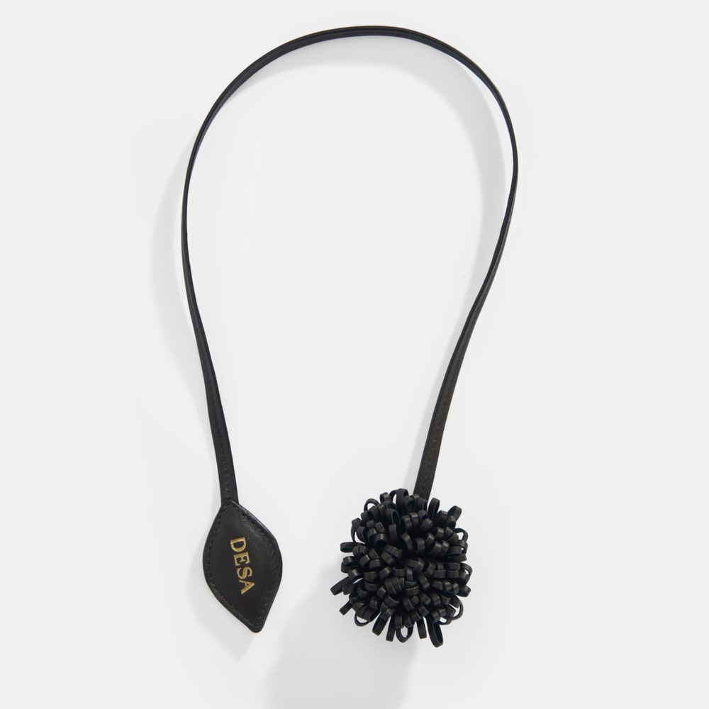 Kahve Çiçek Figürlü Monogram Detaylı Deri Charm