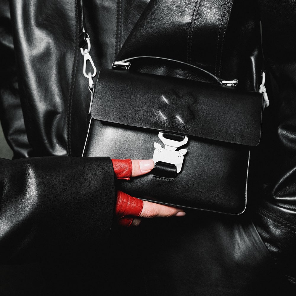 KeinxDesa Siyah Deri Postacı Çantası