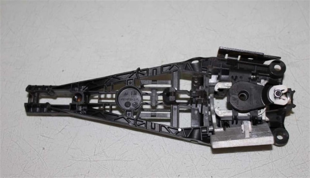 Opel Astra J Dış Açma Kolu İç Braketi Ön Sol Orjinal Marka 138273