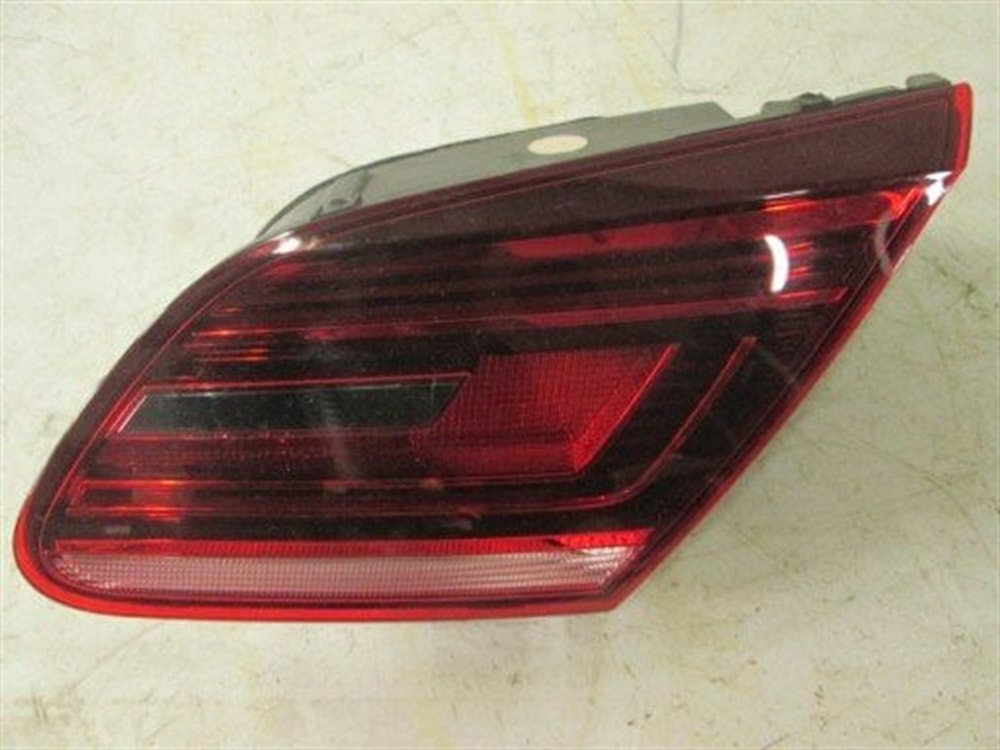 Passat CC 2012-2017 Model Arası Sağ Arka İç Stop Bagaj Kısmı