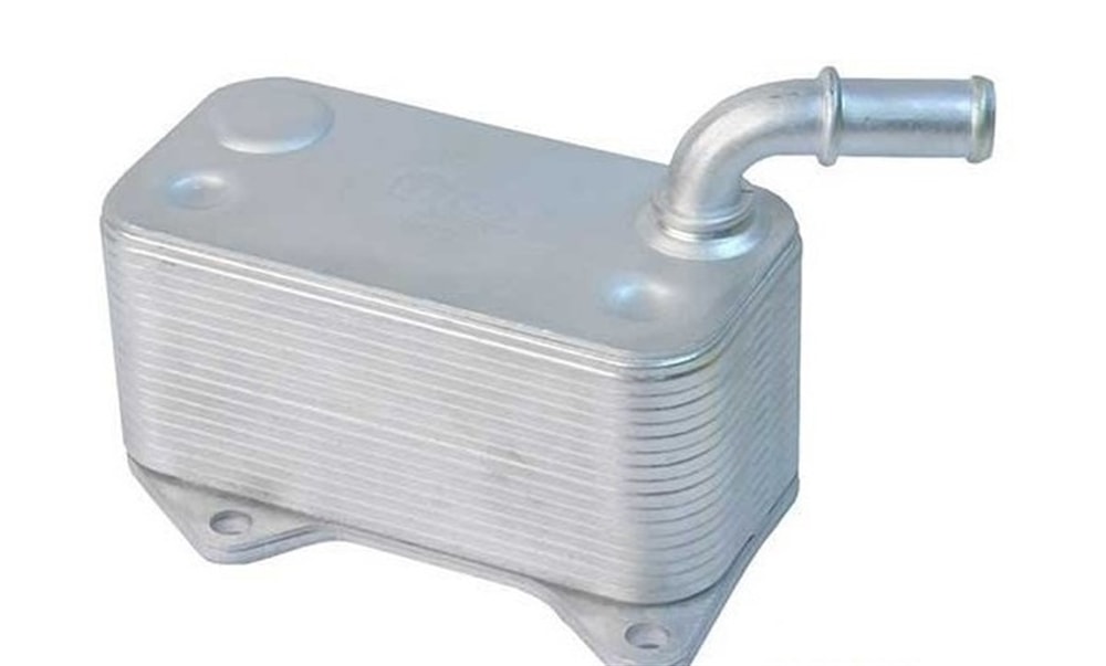 Volkswagen Passat 2.0 FSI Motor Yağ Soğutucusu Kale Marka 06D117021C