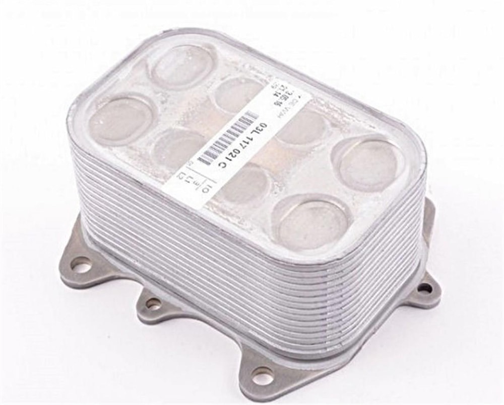 Volkswagen Passat 2011-2014 Model Arası Motor Yağ Soğutucu Kale Marka 03L117021C